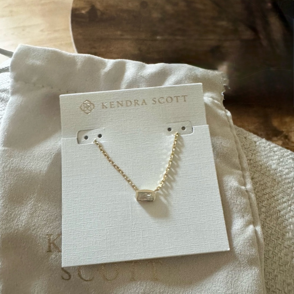 Brand new with tag -Kendra Scot Fern Crystal necklace